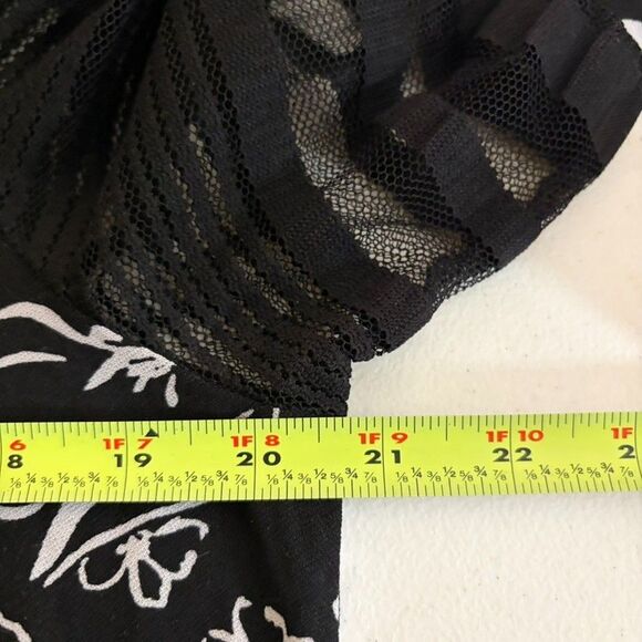 89th + Madison Blouse Women's Large Black Short Sleeve Square Neck Sheer Top - Picture 8 of 8